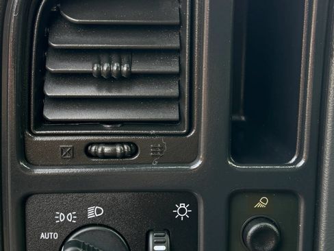 Used 2005 Chevrolet Silverado 2500 LS RWD image 15