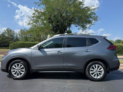 Used 2020 Nissan Rogue SV FWD image 2