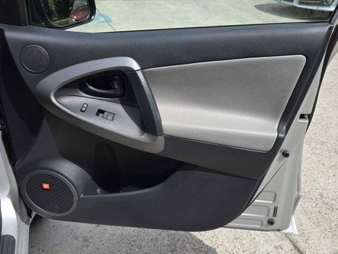 Used 2009 Toyota RAV4 Limited image 18