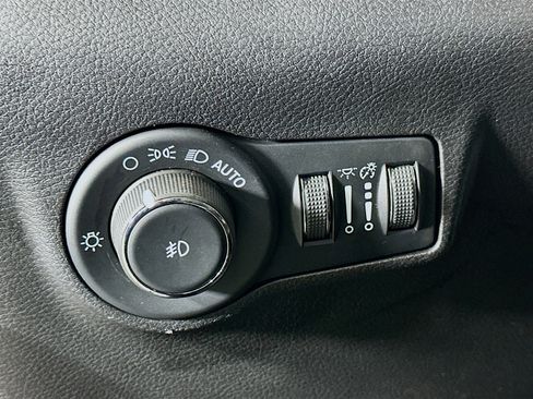 Used 2022 Jeep Compass Latitude image 17