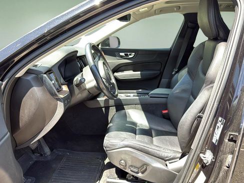 Used 2021 Volvo XC60 T6 Momentum w/ Premium Package AWD/4WD image 11