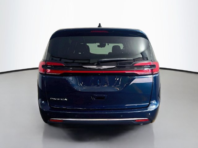 Used 2024 Chrysler Pacifica Touring FWD image 16
