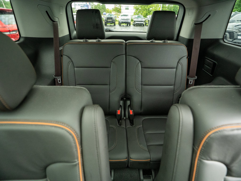 Used 2023 GMC Acadia AT4 w/ Preferred Package AWD/4WD image 18
