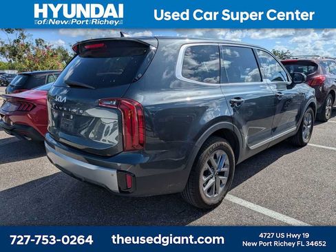 Used 2023 Kia Telluride LX FWD image 2