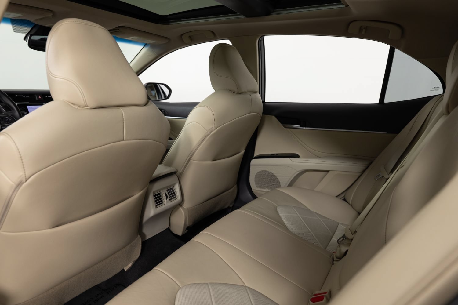 Used 2018 Toyota Camry XLE FWD image 18