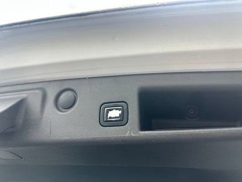 Used 2022 Chevrolet Equinox RS w/ RS Leather Package FWD image 19
