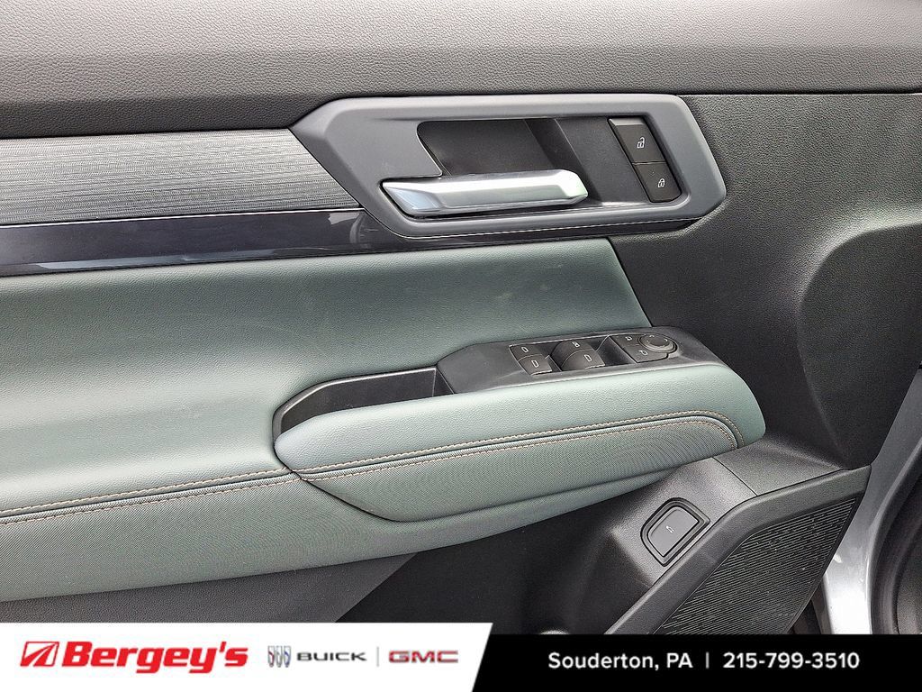 New 2026 GMC Terrain AT4 w/ LPO, Black Badging Package AWD/4WD image 9