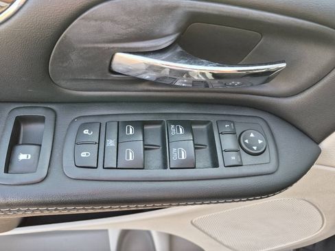 Used 2018 Dodge Grand Caravan SXT FWD image 14
