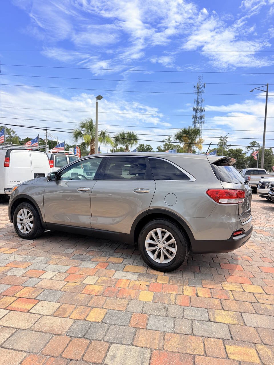 Used 2017 Kia Sorento L FWD image 9
