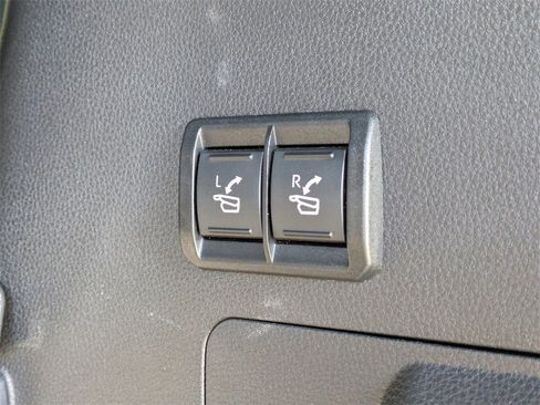 Used 2024 Toyota Sequoia Platinum image 16