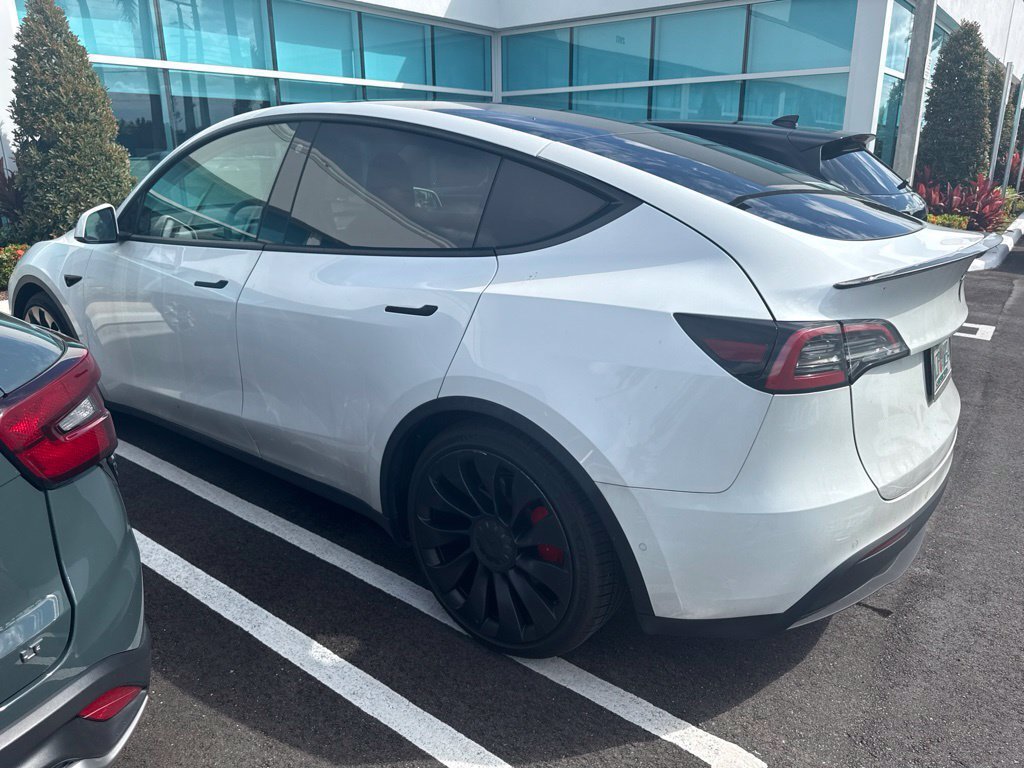 Used 2022 Tesla Model Y Performance AWD/4WD image 10