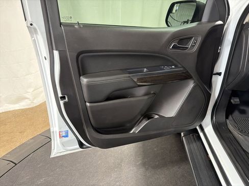 Used 2016 GMC Canyon SLE image 4