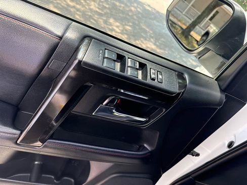 Used 2022 Toyota 4Runner TRD Off-Road AWD/4WD image 18