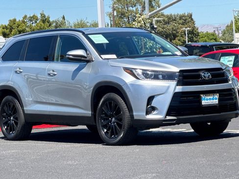 Used 2019 Toyota Highlander SE AWD/4WD image 6
