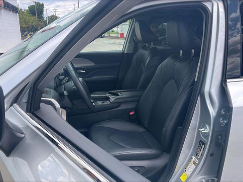 Used 2024 Toyota Grand Highlander AWD image 30