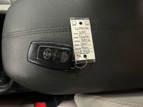 Used 2019 Toyota RAV4 XLE Premium w/ Cold Weather Package AWD/4WD image 28