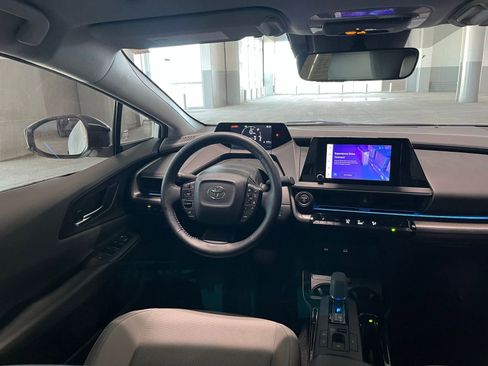 Used 2026 Toyota Prius XLE FWD image 40