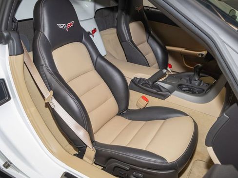 Used 2007 Chevrolet Corvette Convertible w/ Preferred Equipment Group RWD image 14