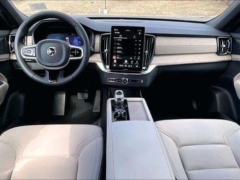 New 2026 Volvo XC90 T8 Plus w/ Protection Package Premier image 7