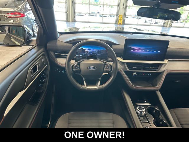 Used 2025 Ford Explorer ST-Line AWD/4WD image 2