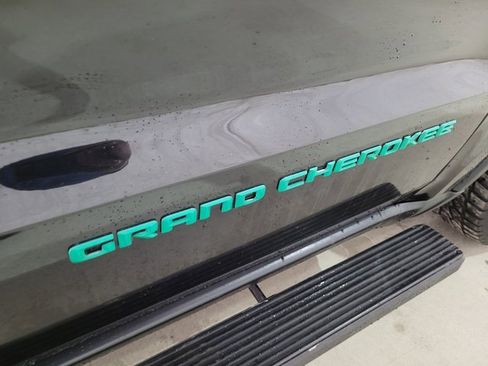 Used 2016 Jeep Grand Cherokee Laredo image 42