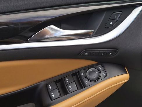 Used 2018 Buick Enclave Premium w/ Experience Buick Package image 16