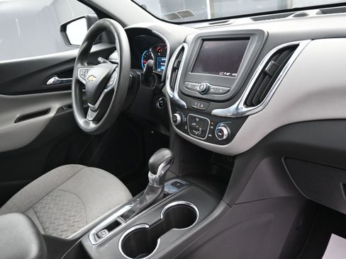 Certified 2022 Chevrolet Equinox LS w/ LS Convenience Package AWD/4WD image 29