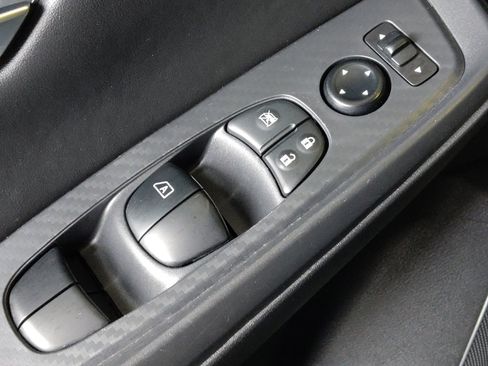 Used 2025 Nissan Sentra SV FWD image 27