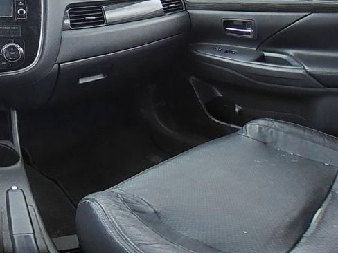 Used 2016 Mitsubishi Outlander AWD image 23