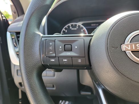 Certified 2022 Nissan Rogue SV FWD image 23
