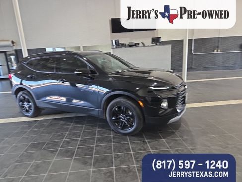 Used 2022 Chevrolet Blazer LT w/ Sound & Technology Package FWD image 2