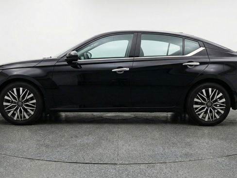 Used 2025 Nissan Altima 2.5 SV FWD image 5