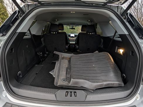 Used 2023 Ford Explorer XLT w/ Equipment Group 202A image 31