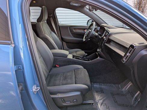 Certified 2023 Volvo C40 P8 Recharge Ultimate w/ Protection Package Premier image 30