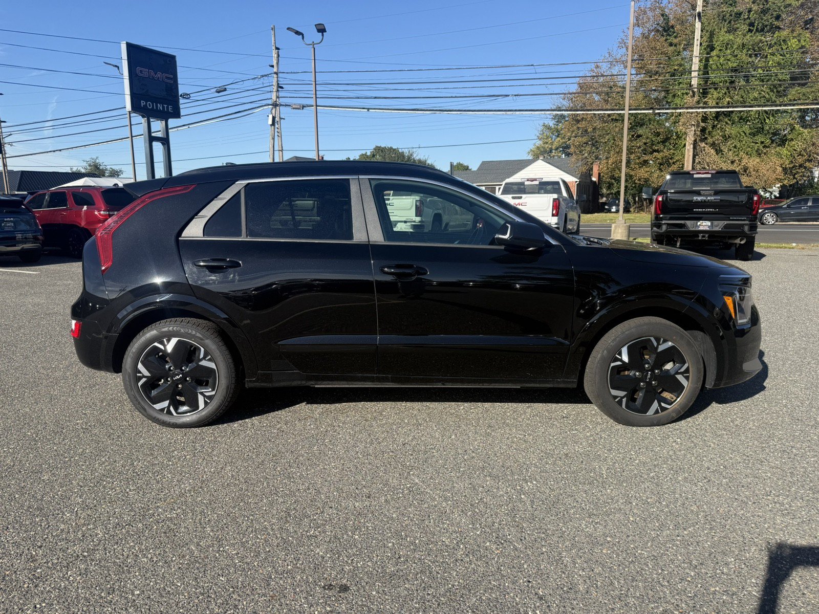 Used 2024 Kia Niro Wind w/ Wind Preserve Package FWD image 2