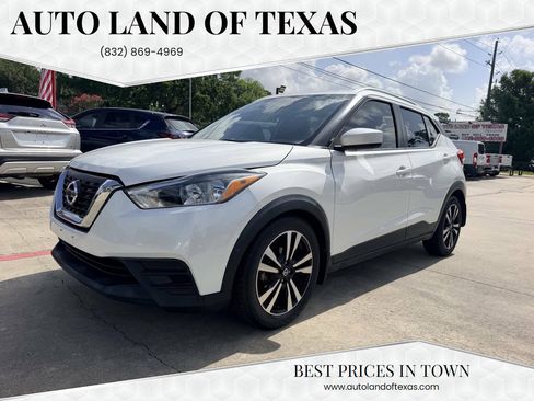 Used 2018 Nissan Kicks SV FWD image 1