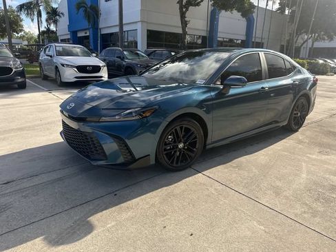 Used 2025 Toyota Camry SE FWD image 21