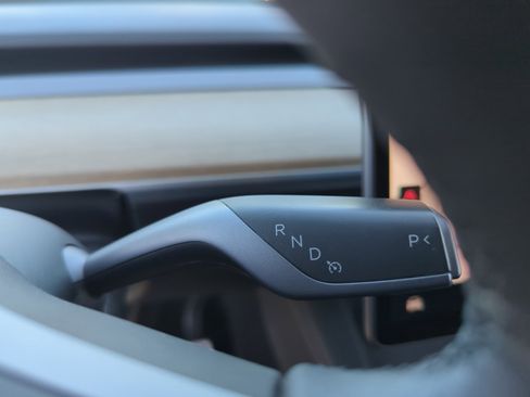 Used 2022 Tesla Model Y Performance image 13