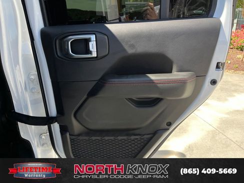 Used 2024 Jeep Gladiator Rubicon AWD/4WD image 24