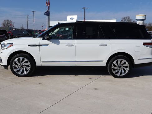 Used 2024 Lincoln Navigator L Black Label AWD/4WD image 8
