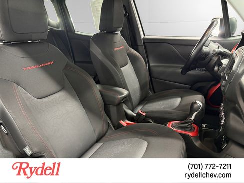 Used 2017 Jeep Renegade Trailhawk AWD/4WD image 16