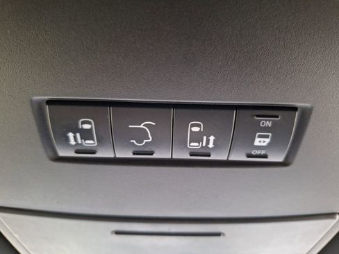 Used 2019 Dodge Grand Caravan SXT FWD image 21