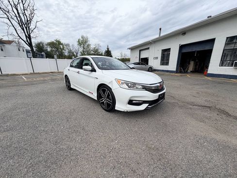 Used 2017 Honda Accord Sport image 5