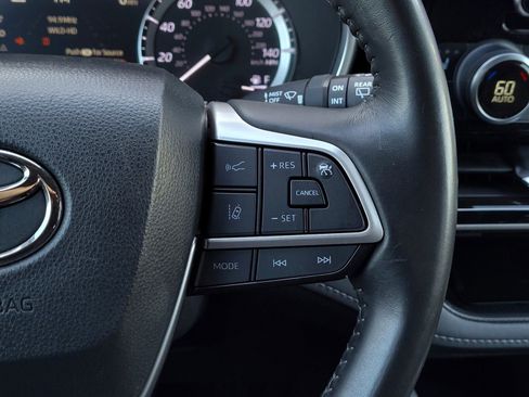 Certified 2024 Toyota Highlander XLE image 23