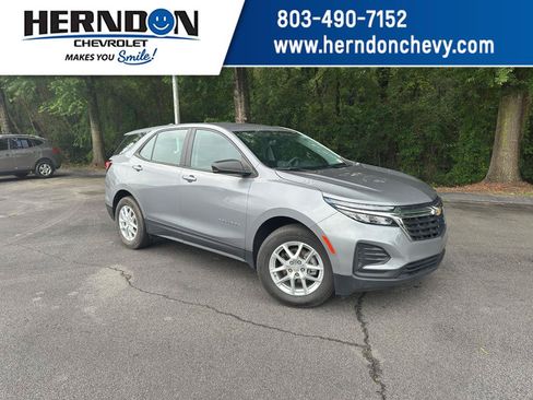 Used 2024 Chevrolet Equinox LS w/ Driver Confidence II Package FWD image 1