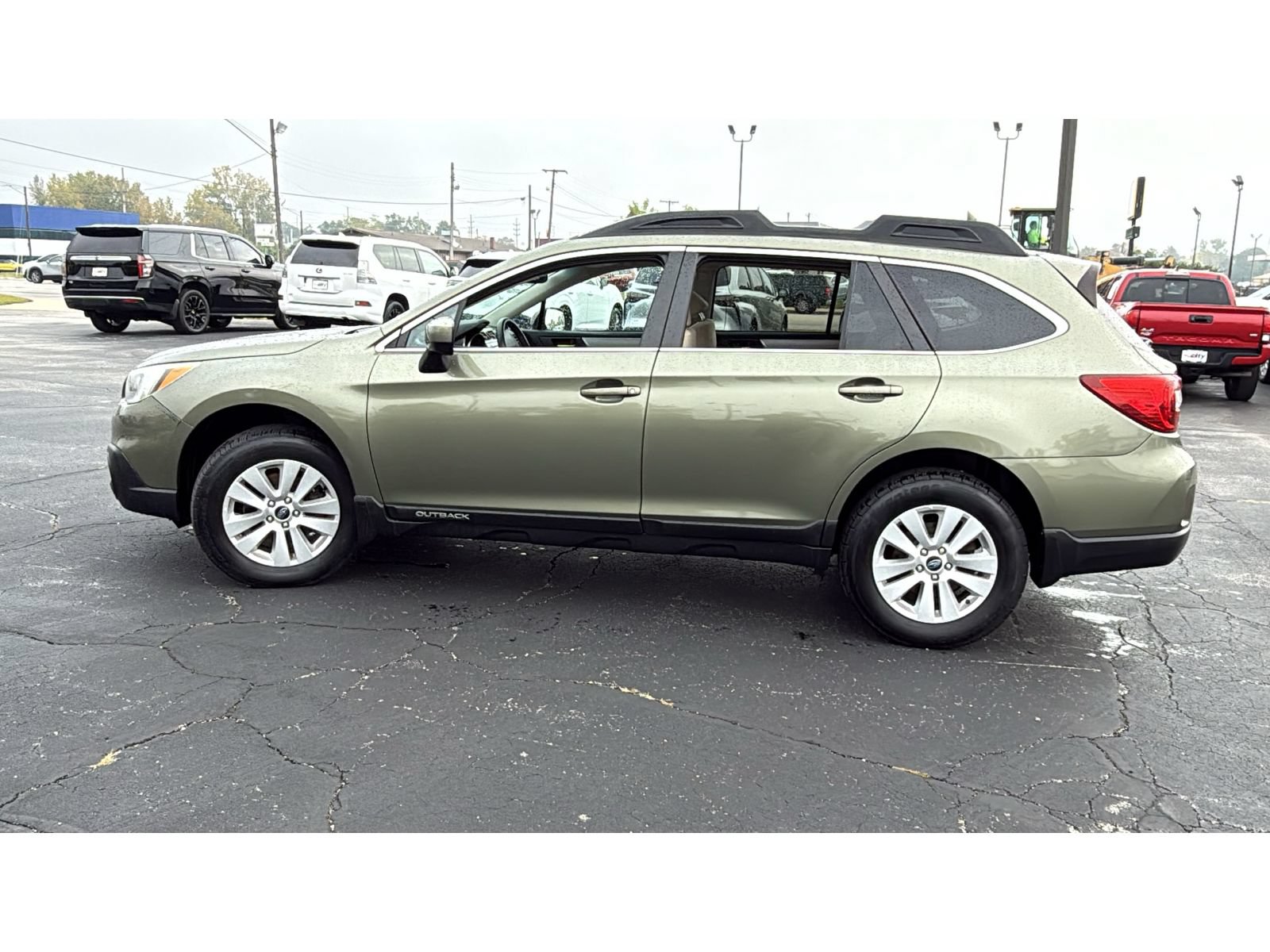 Used 2017 Subaru Outback 2.5i Premium AWD/4WD image 4