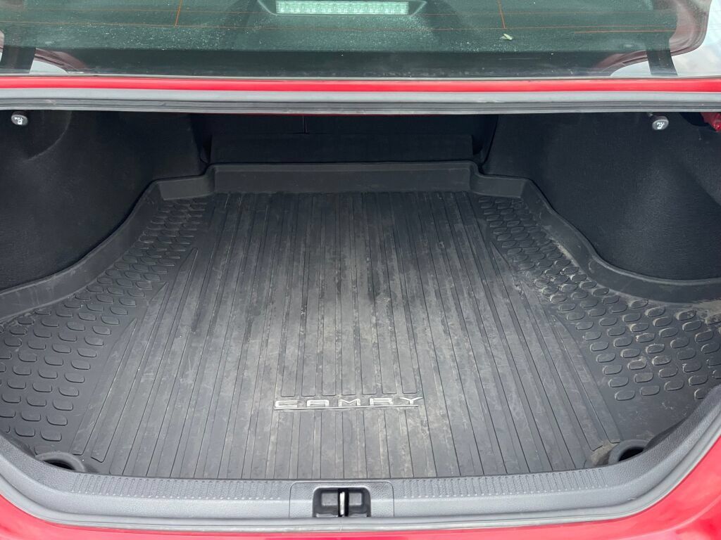 Used 2020 Toyota Camry SE FWD image 23