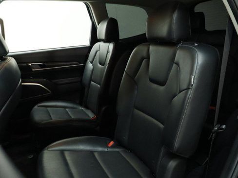 Used 2024 Kia Telluride S FWD image 29