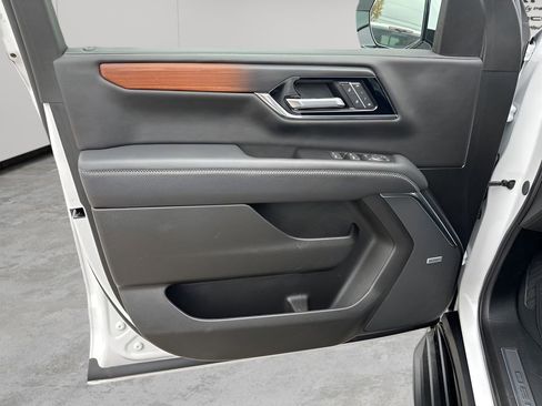 Used 2025 GMC Yukon Denali image 25