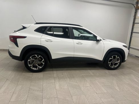 Used 2025 Chevrolet Trax LT w/ LT Convenience Package FWD image 18
